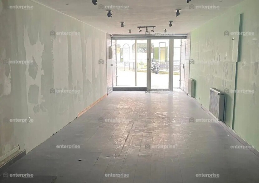 Retail in Saint-Quentin for lease - Interior Photo - Image 2 of 3