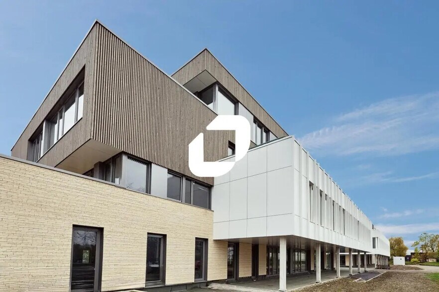 Office in Marcq-en-Baroeul for lease - Building Photo - Image 2 of 7