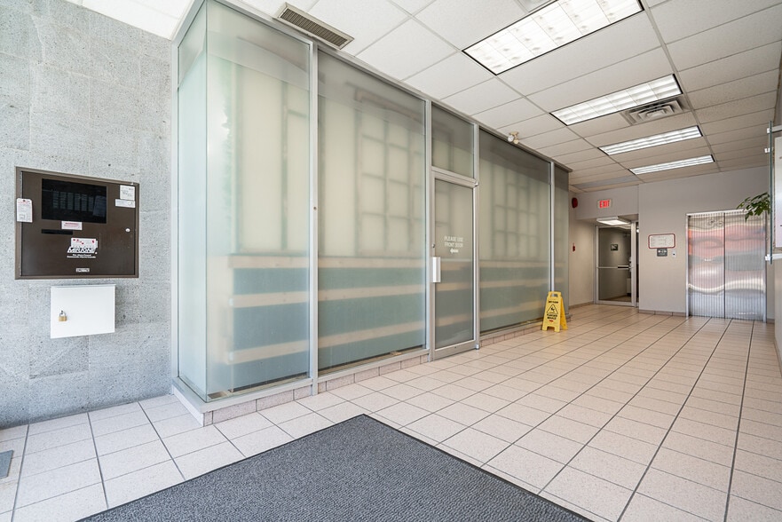 550 Sixth St, New Westminster, BC for lease - Lobby - Image 2 of 24