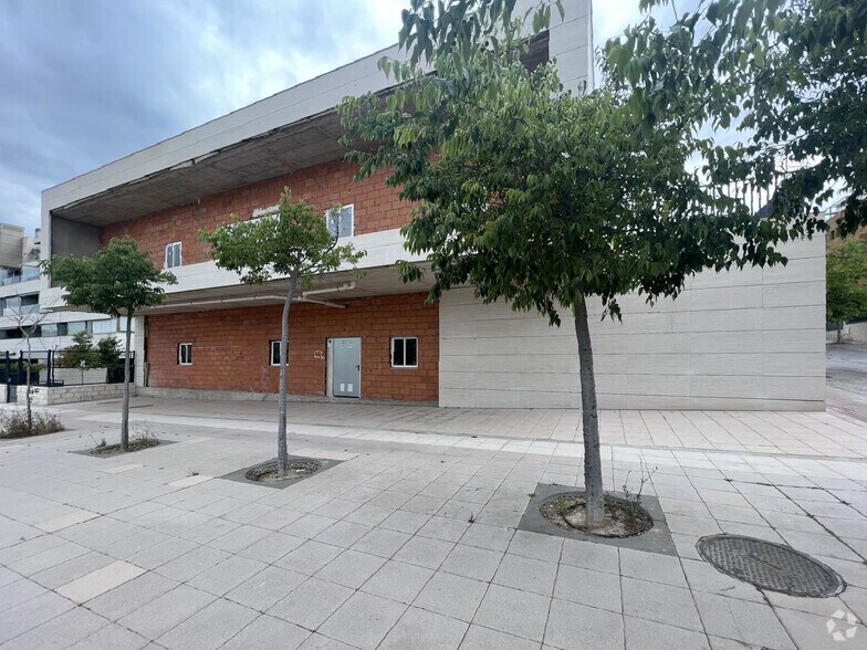 Retail in San Sebastián de los Reyes, Madrid for sale - Building Photo - Image 3 of 21