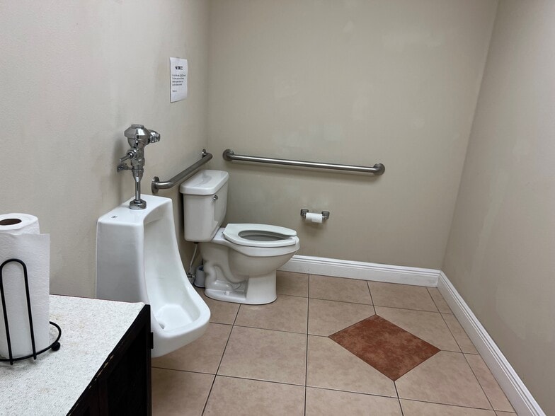 105-111 Cleveland Ave, Cocoa Beach, FL for sale - Building Photo - Image 2 of 9