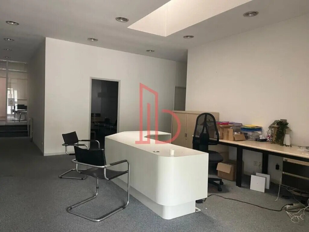 Location Bureaux 250 m² - Photo 1