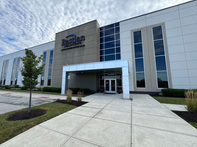 1821 Bastian Ct, Westfield, IN for sale - Primary Photo - Image 1 of 2