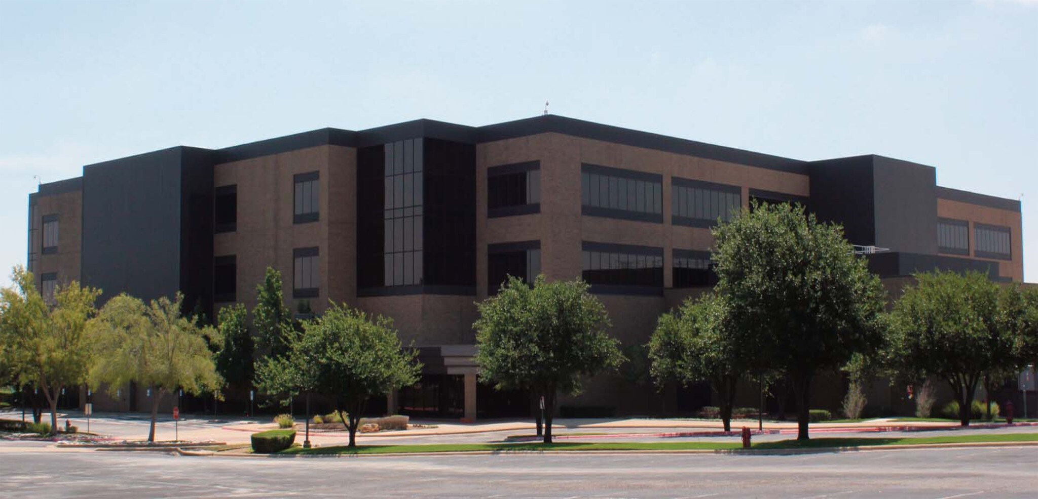 1915 Hurd Dr, Irving, TX for sale Primary Photo- Image 1 of 1