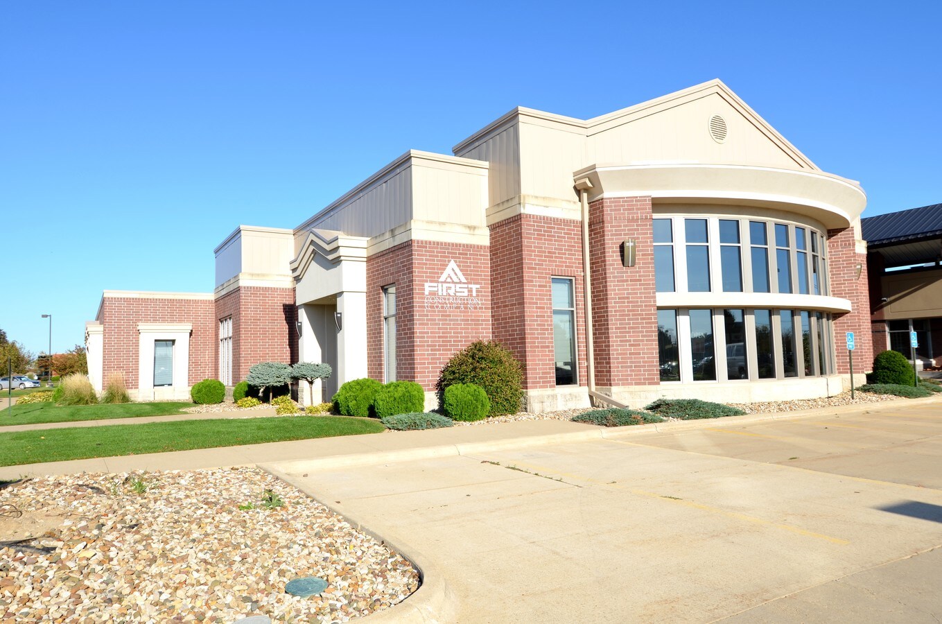 10651067 N Center Point Rd, Hiawatha, IA 52233 Office for Lease