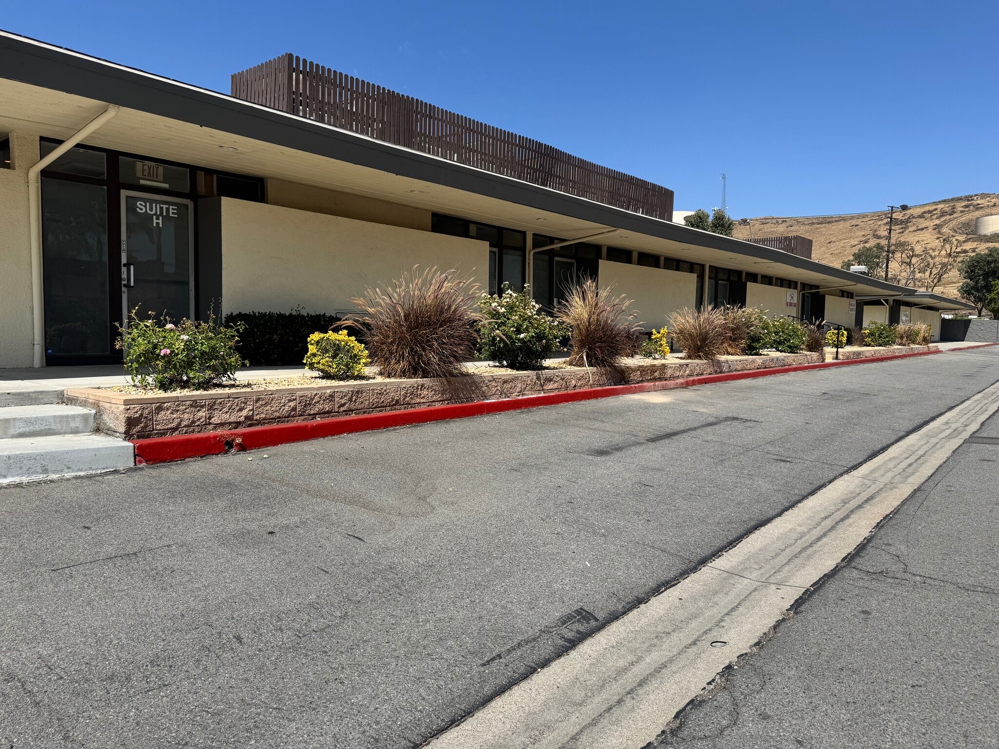 10241-10251 Country Club Dr, Jurupa Valley, CA for lease Building Photo- Image 1 of 5