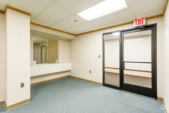 26400 W 12 Mile Rd, Southfield, MI for lease Interior Photo- Image 1 of 3