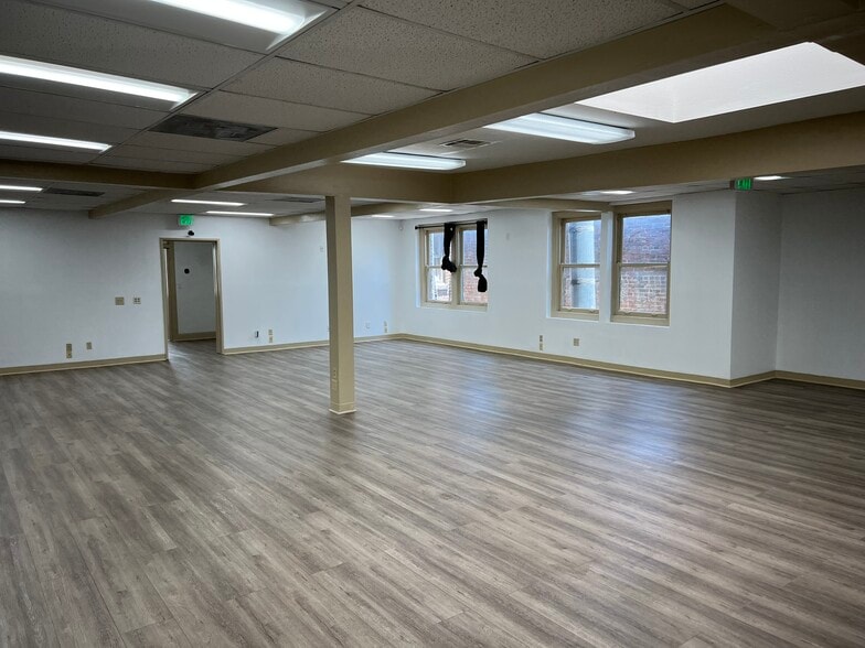 925-927 E Colorado Blvd, Pasadena, CA for lease - Building Photo - Image 3 of 12