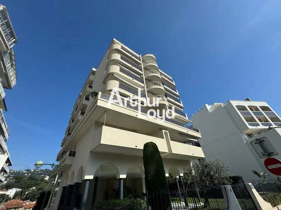 Office in Le Cannet for sale Building Photo- Image 1 of 9