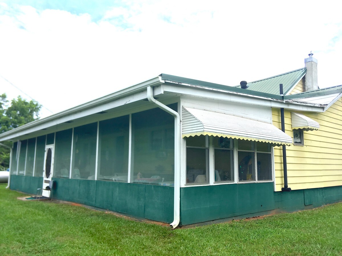 1067 Ford Rd, Jefferson, GA 30549