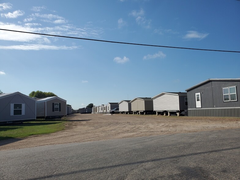 405 Gebhardt, Sealy, TX for sale - Primary Photo - Image 1 of 1