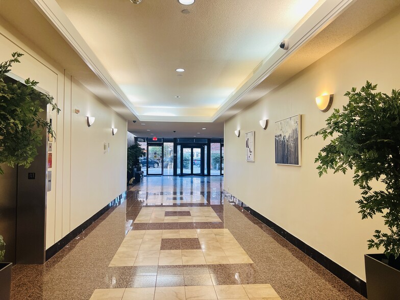 1952 Gallows Rd, Vienna, VA for lease - Building Photo - Image 2 of 11