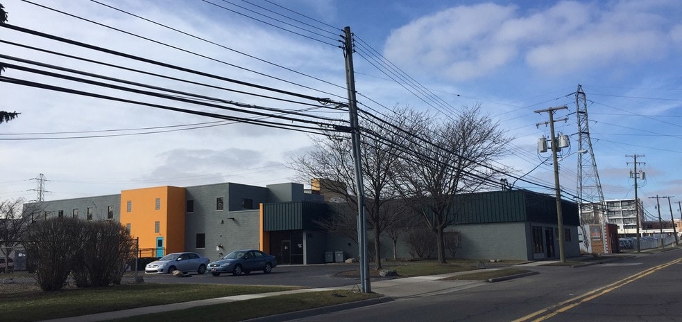 330-332 E Lincoln Ave, Royal Oak, MI for sale - Primary Photo - Image 1 of 1