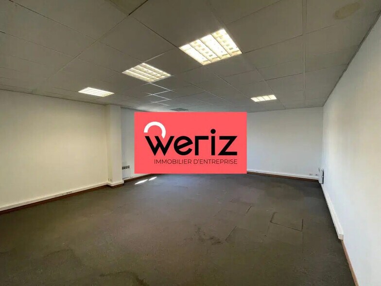 Office in Martigues for lease - Interior Photo - Image 3 of 10