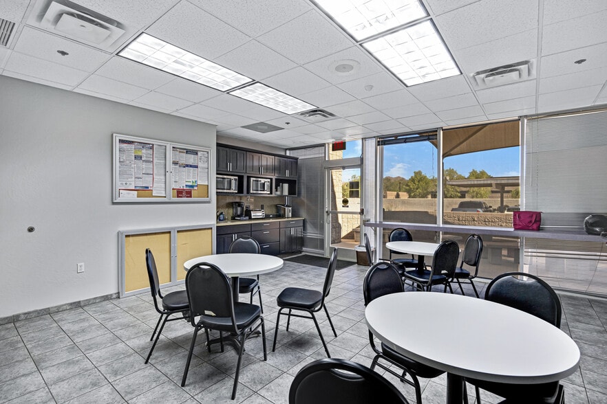 7543 E Tierra Buena Ln, Scottsdale, AZ for sale - Building Photo - Image 3 of 11