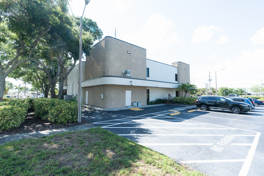 9200 Seminole Blvd, Seminole, FL for sale - Building Photo - Image 3 of 15