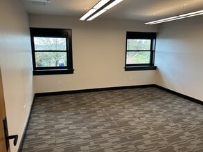 89 Kirkland Ave, Kirkland, WA for lease Interior Photo- Image 2 of 4