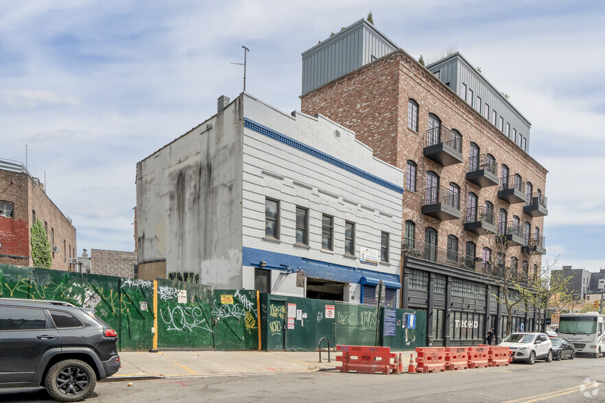 285 Metropolitan Ave, Brooklyn, NY for lease - Building Photo - Image 2 of 5