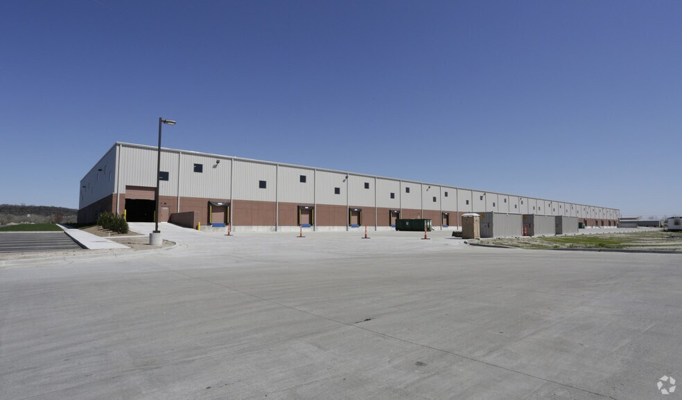 4100 Powell Dr, Shawnee, KS for sale - Primary Photo - Image 1 of 1