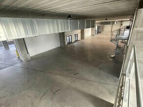 Office in Colombes for lease Interior Photo- Image 1 of 4