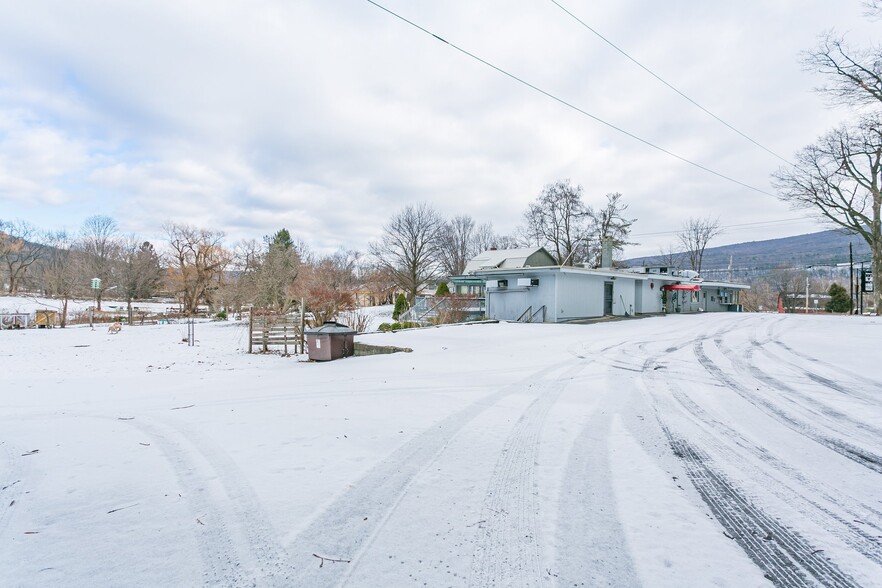 202 N Main St, Naples, NY for lease - Building Photo - Image 3 of 50