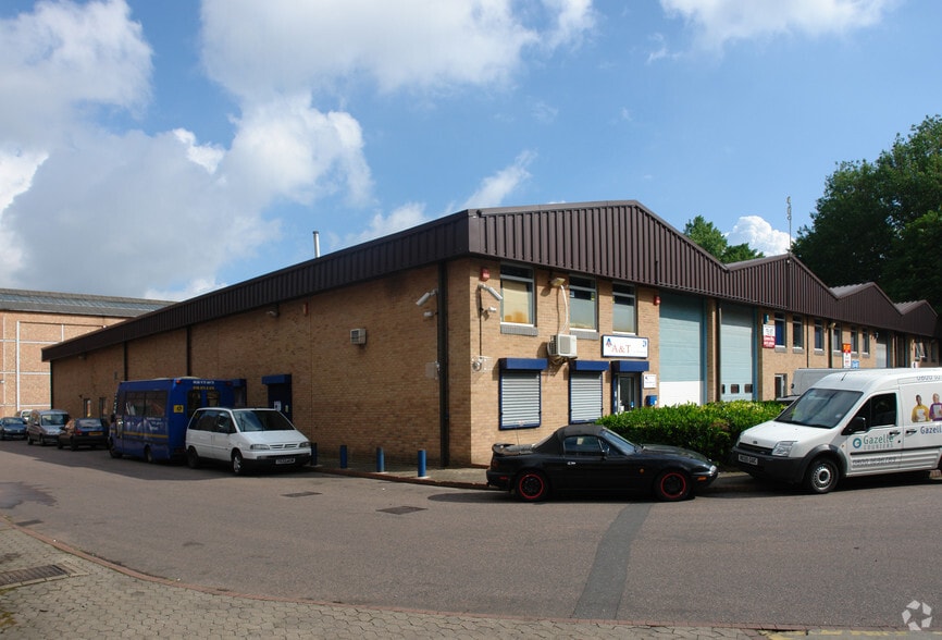 Britten Rd, Reading for lease - Primary Photo - Image 1 of 3