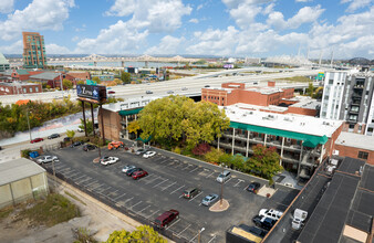 600 E Main St, Louisville, KY - aerial  map view