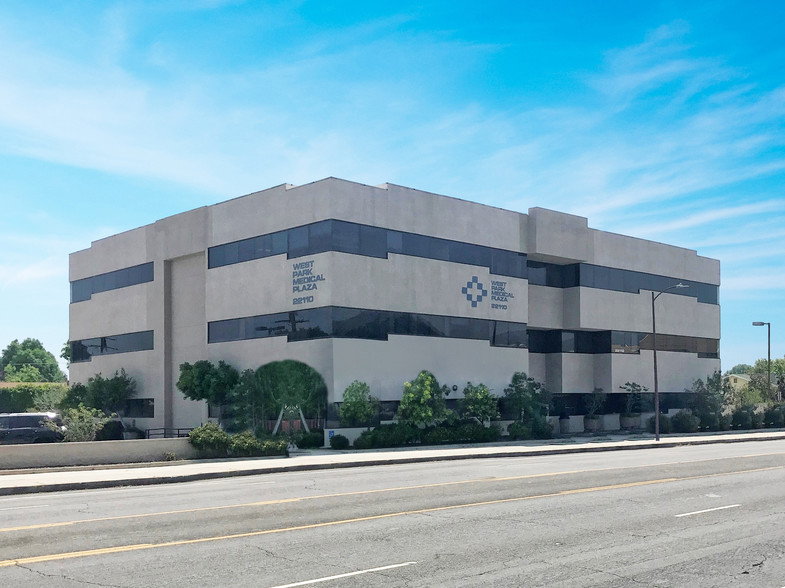 22110 Roscoe Blvd, Canoga Park, CA for lease - Building Photo - Image 1 of 5