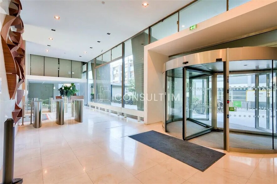 Office in Paris for lease - Building Photo - Image 3 of 7