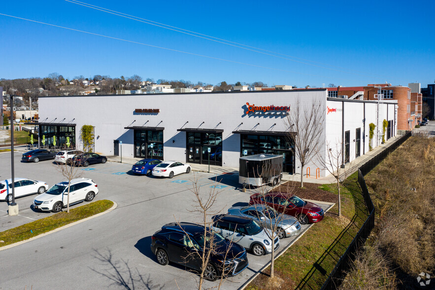 300 Cherokee Blvd, Chattanooga, TN for lease - Primary Photo - Image 1 of 4