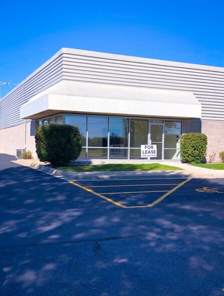 265-285 N Industrial Dr, Bradley, IL for sale - Building Photo - Image 1 of 1