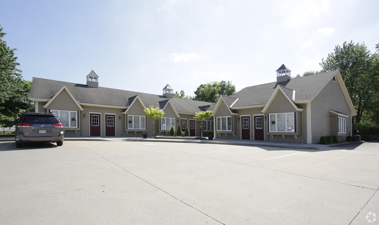 100 Sky Vue Dr, Raymore, MO 64083