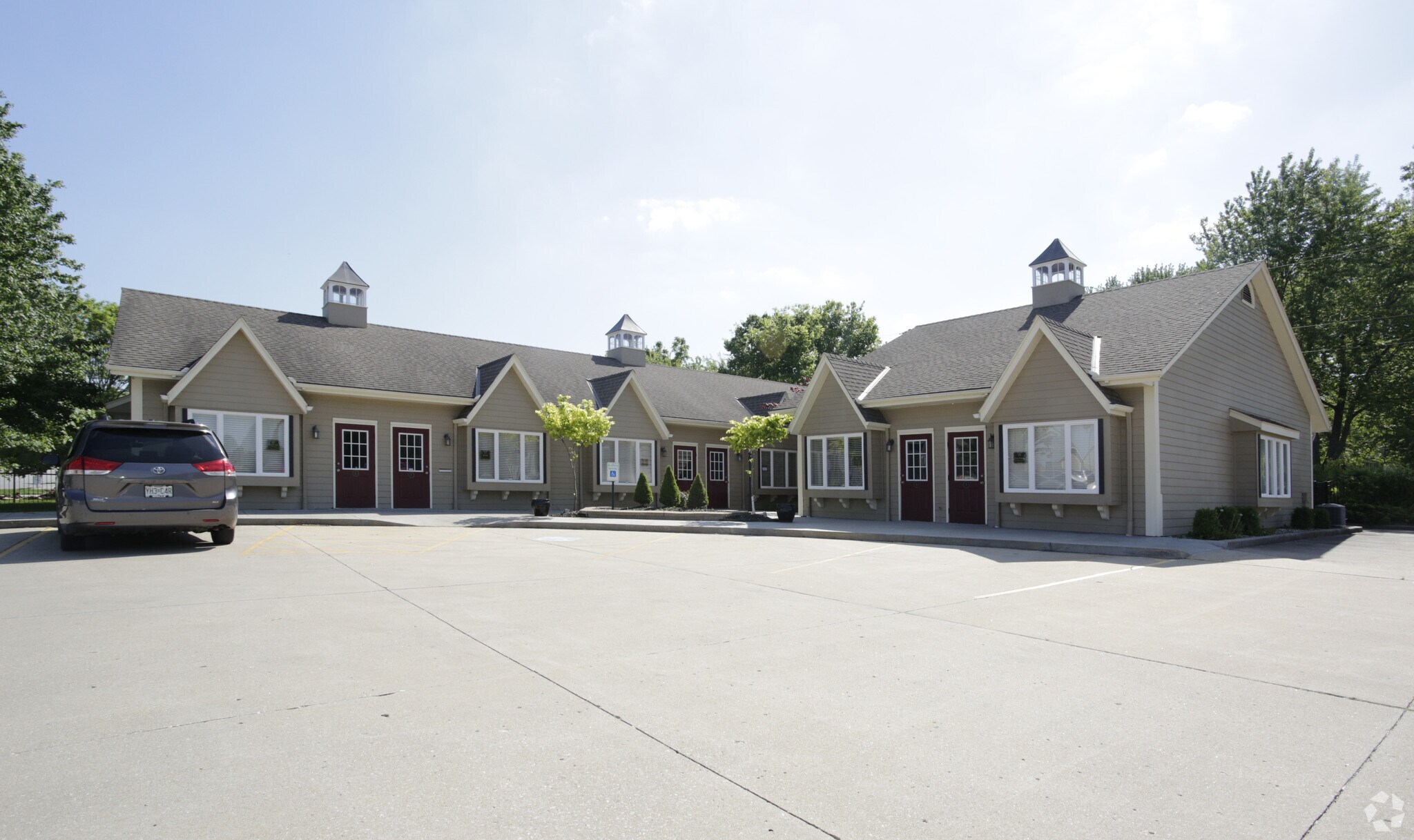 100 Sky Vue Dr, Raymore, MO for sale Primary Photo- Image 1 of 1