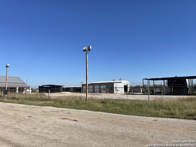 1500 Simmons Ave, Jourdanton, TX for sale - Building Photo - Image 2 of 13