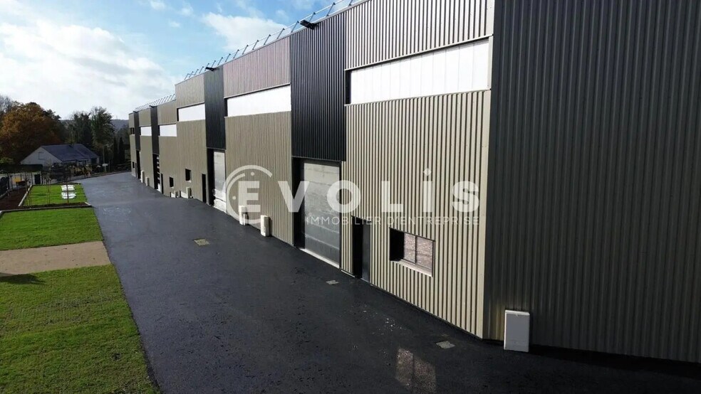 Flex in Étréchy for lease - Building Photo - Image 2 of 4