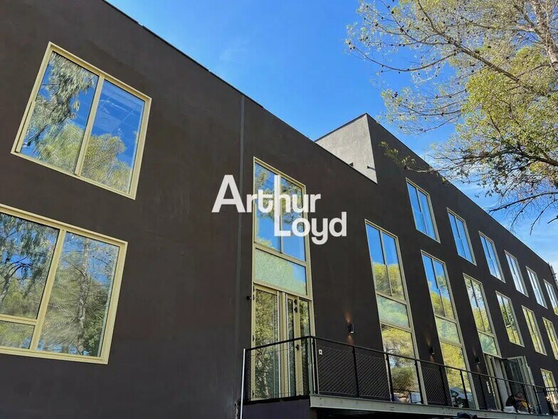 Office in Valbonne for lease - Building Photo - Image 2 of 31