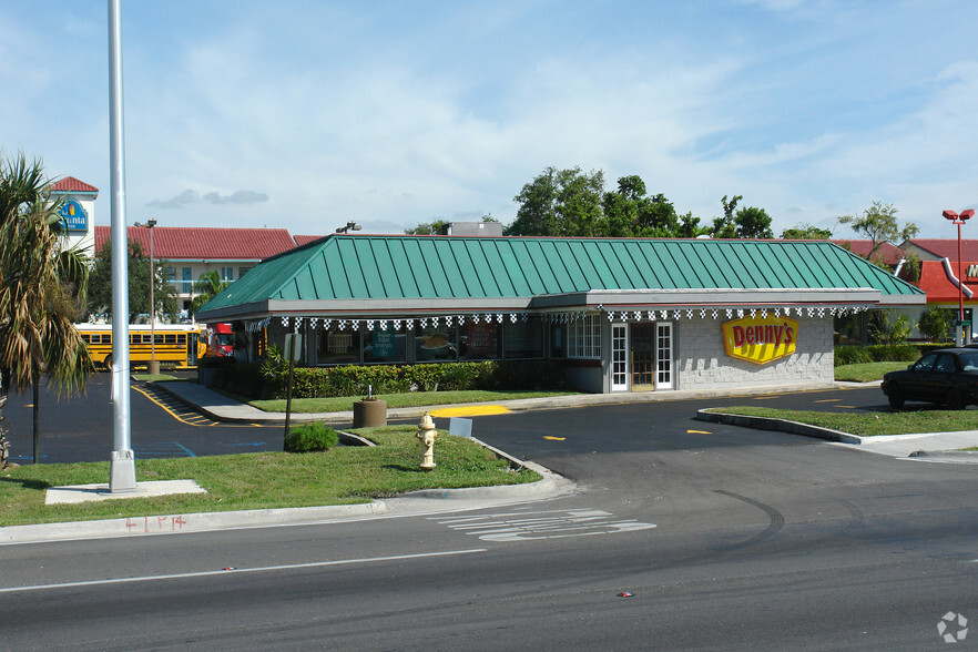 Denny's - Breakfast Spot in Miami Beach