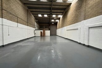 West Ham Ln, Basingstoke for lease Interior Photo- Image 1 of 4