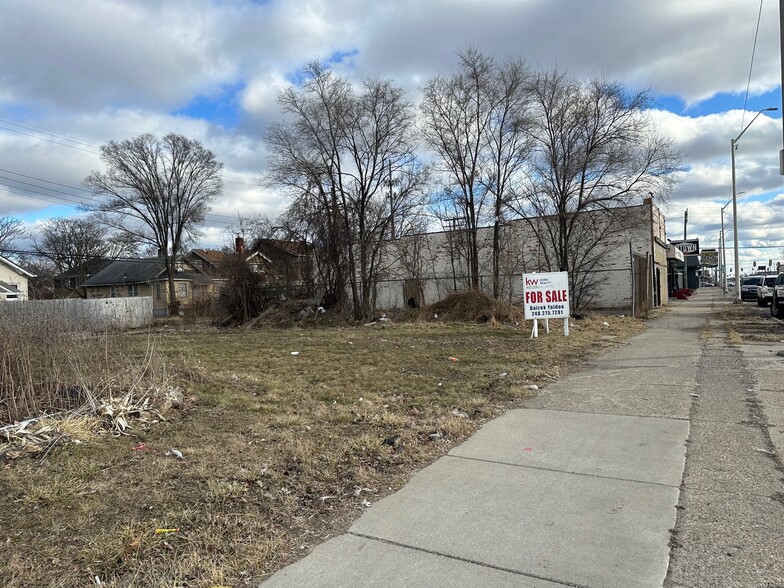 15738 Livernois Ave, Detroit, MI for sale - Building Photo - Image 2 of 8
