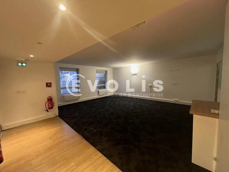 Office in Paris for lease - Interior Photo - Image 3 of 4