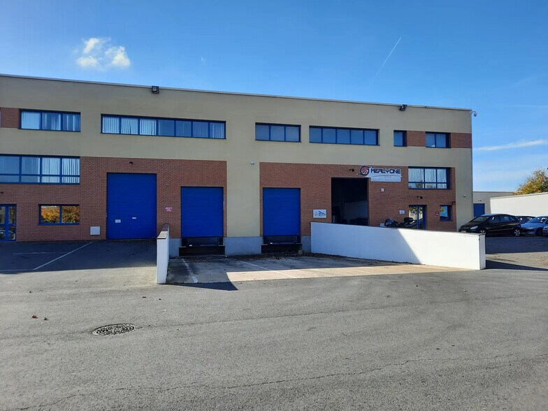 Flex in  for lease - Building Photo - Image 1 of 4