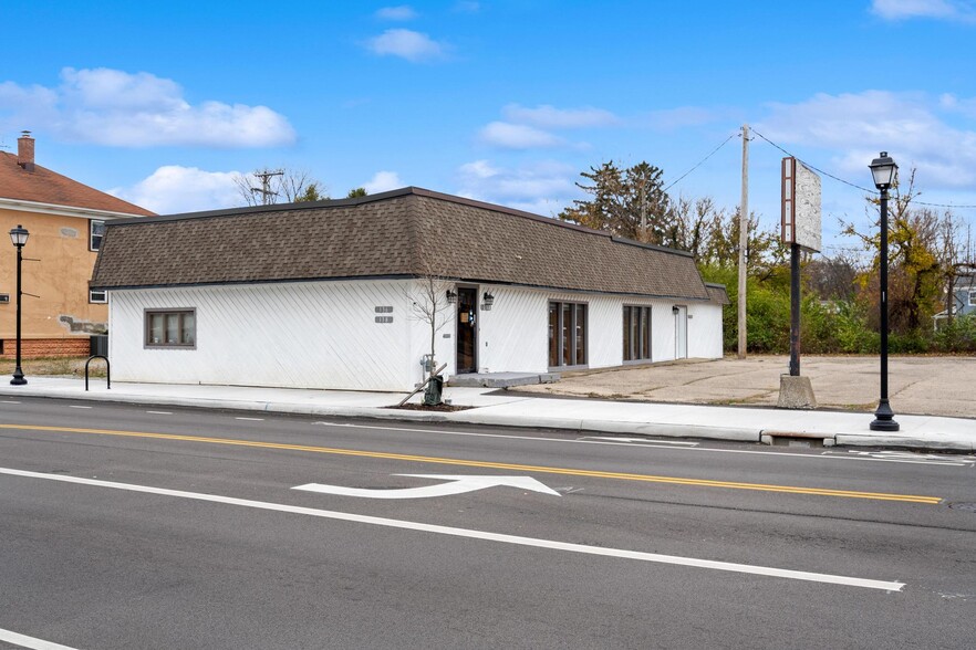 136-138 N Broad St, Fairborn, OH for sale - Building Photo - Image 3 of 39