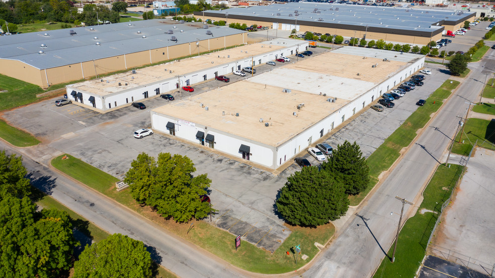 1141 SE Grand Blvd, Oklahoma City, OK for lease - Building Photo - Image 2 of 28