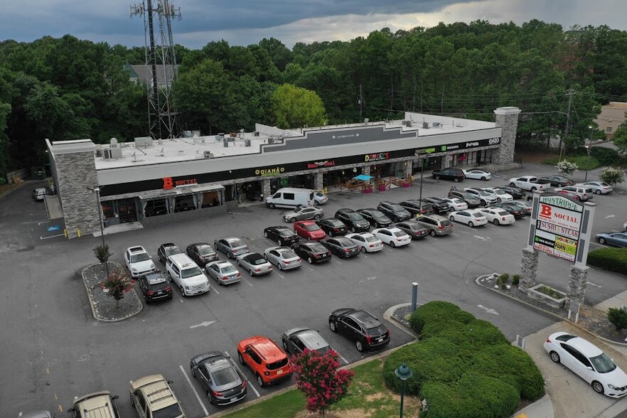 8540 Roswell Rd, Atlanta, GA for lease - Building Photo - Image 2 of 8