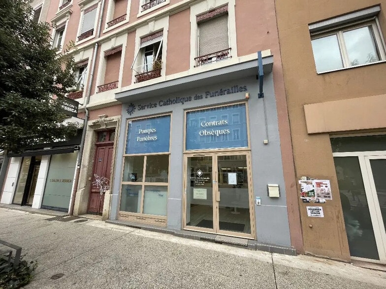 Retail in Villeurbanne for lease - Building Photo - Image 1 of 6