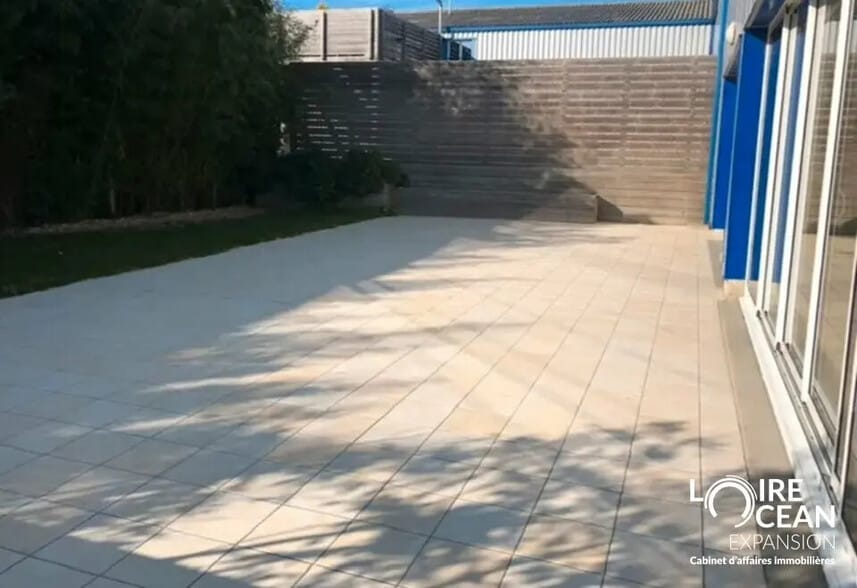 Flex in Saint-Michel-Chef-Chef for sale - Building Photo - Image 3 of 6