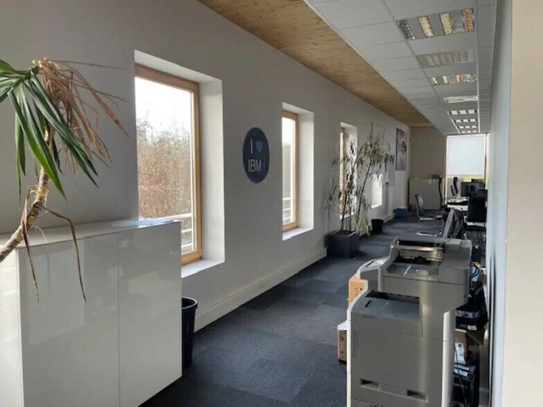 Office in Sainghin-en-Mélantois for lease - Interior Photo - Image 2 of 5