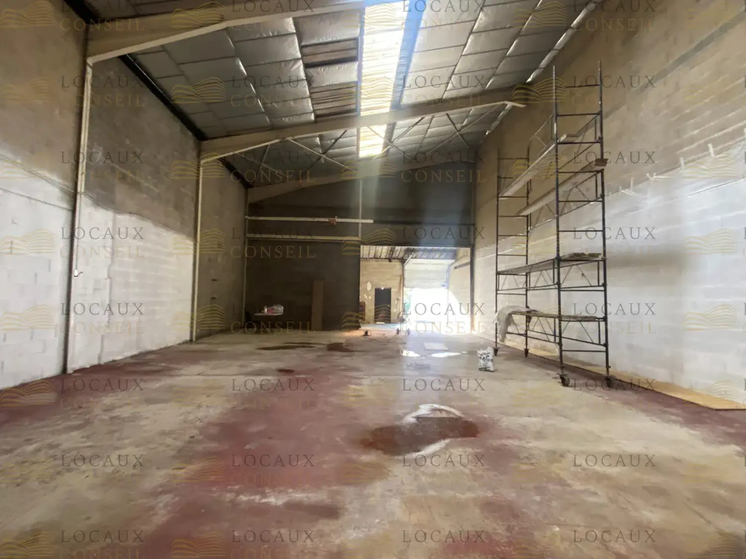 Flex in Eaubonne for lease Interior Photo- Image 1 of 3