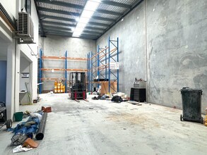 70 Holbeche Rd, ARNDELL PARK for lease Interior Photo- Image 2 of 5