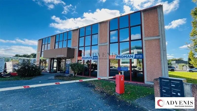 Office in Mérignac for lease - Building Photo - Image 1 of 11